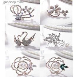 Pins Brooches Classic Fashion Light Luxury Camellia Charm Brooch Geometric Plant Alloy Emblem Mens And Womens Clothing Accessories Gift Pin Y240329