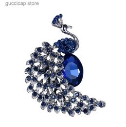 Pins Brooches Fashionable Blue Crystal Zircon Peacock Brooch Pendant Ladies Luxury Exquisite Banquet Dress Costume Brooch Jewelry Gift Y240329