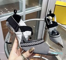 2024 Summer Elegant Sandals Женские модные высокие каблуки простые лодыжки офис ретро.