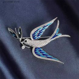 Pins Brooches Luxury Blue llow Bird Brooches for Women Anti Glare Crystal Inlaid Rhinestone Fashion Brooch Pins Jewelry Gifts Y240329