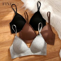 Bras FINETOO Women Wireless Bra Deep V Padded Bralette S-XL Trendy Stripe Knitting Sexy Ladies Brassiere Solid Underwear 6 Colour