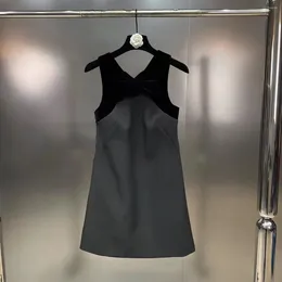 Lässige Kleider 2024 Frühjahr/Sommer V-Ausschnitt Schleife Dekoration ärmellose Taille Kollektion Reichtum Qianjin Stil Kleid Trend