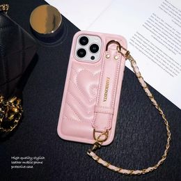 Classic Designer Leather Wristband Graphic phone case iphone 15 Pro Max 14 13 12 mini 11 XS XR X 8 7 Plus 15Plus Cartoon design rear cover protects the phone case