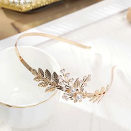 Hair Clips Pearl Flower Headband for Women Princess Hair Accessories Hair Hoops Girls Golden Sweet Bezel Hair Bands Fashion Headwear Y240329