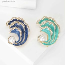 Pins Brooches Dmari Luxury Women Brooch Enamel Pearled Lapel Pin Hollow-out Sea Wave Badge Ocean Blue Green Delicate Jewellery Accessories Y240329