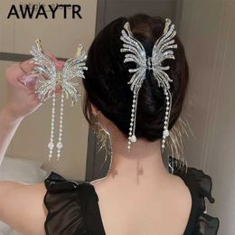 Hair Clips AWAYTR 2022 Retro Ladies Butterfly Pearl Tassel Hair Clips Korean Elegant Shark Clip Hair Styling Clip Hair Accessories Women Y240329