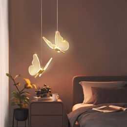Luzes pendentes de borboleta LED de lustre de cabeceira de cabeceira dourada nórdica para lâmpadas de cabeceira do quarto da sala de estar iluminação interna
