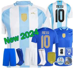 Argentina 3 estrelas camisas de futebol comemorativas torcedores versão jogador MESSIS DYBALA DI MARIA MARTINEZ DE PAUL MARADONA Kit infantil masculino 2024 Copa América Copa Camisetas