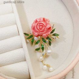 Pins Brooches Luxury gift Temperament Artificial Pearls Retro Craftsmanship Pink Peony Brooch High-End Accessories For Women Y240329