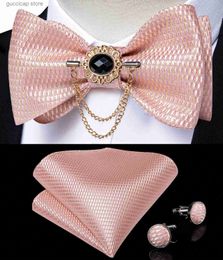 Bow Ties Dibangu Mens Pink Solid Self Tie Bow Tie Pocket Square Cufflinks Brooch Set for Wedding Groom Marriage Business Party Bowties Y240329