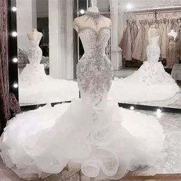 Plus Size Arabo Perline Cristalli Abiti da sposa a sirena Aso Ebi Lussuoso collo alto Increspature a cascata Gonne Cappella Treno Abito da festa nuziale Abito BC