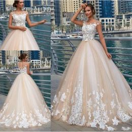 One Pcs Ball Gown Nude Tulle Overlay D Flower Lace Wedding Dress Sheer Neck Floor Length Bridal Gowns Champagne Ivory Vintage Design