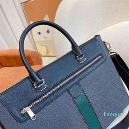 handbags Men Briefcase shoulder bags Crossbody laptop bag Designer bag mens Fashion all-match Casual retro High capacity top quality handbag