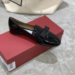 Casual Shoes 2024 Spring And Autumn Women's Leather Patent Professional Work Bright Bow Flat Heel
