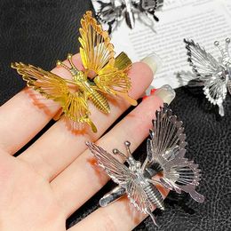 Hair Clips Metal Moving Butterfly Hairpin for Women Girl Cute Butterfly Hair Clip Versatile Bangs Clip Sweet Hair Accessories Y240329