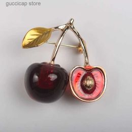 Pins Brooches New Fun Fruit Cherry Red brooch Cute Sweet Alloy Enamel Dropping Oil Mens And Womens Clothing Accessories Badge Y240329