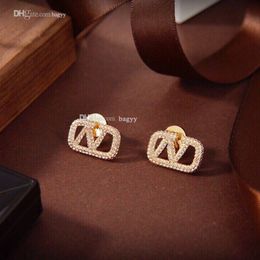 Fashion Designer Letter V Earrings Pearl Stud Earring Women Tassel Love Earrings Internet Celebrity Earing Female Jewelry Luxury g236Q
