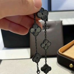 العلامة التجارية أزياء Van V Gold CNC Precision Sculpture High Version Black Laser Gun Bracelet Lucky Clover