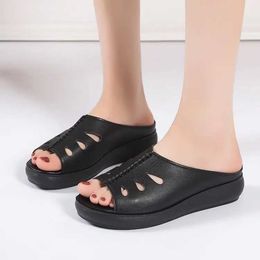 Slippers Summer Soft Pu Leather Moms Sandal Middle Heel Outer Wear Womens Platform Hollow Beach Casual Slides Shoes H240328T1CV