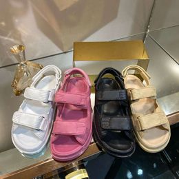 Summer Women Sandals Buckle Flats Sandal Luxury Beach Casual Shoes Thick Soled Black Shoemaker Shoe With Box 542