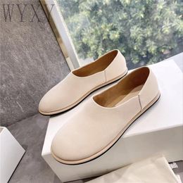 Casual Shoes Spring And Autumn Women's Round Toe Flat Genuine Leather Simple Style Shallow Mouth Versatile Lefu 2024