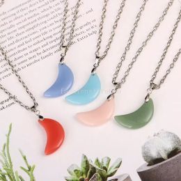 Collana in pietra luminosa Collana con ciondolo a forma di luna Uomo Donna Girocollo in calcedonio naturale Regalo di gioielli che si illuminano al buio