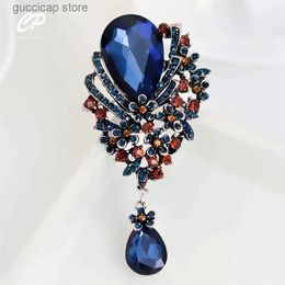 Pins Brooches Exquisite Vintage Classic Coloured Rhinestone Alloy Breast Blossom Womens Pendant Pin Accessories 4 Colours Y240329