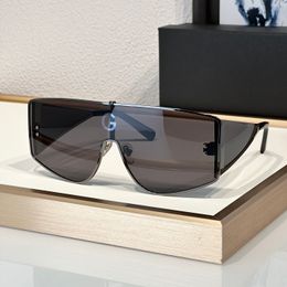 Sunglasses For Men and Women Summer 2305 Popular Outdoor Catwalk Beach Style Anti-Ultraviolet Retro Plate Special Large Triangle Metal Frame Glasses Random Box
