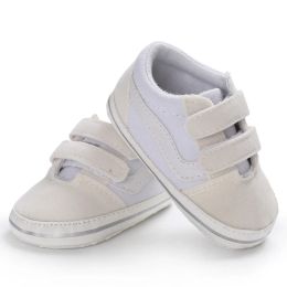 2023 Новые кроссовки для детских холстов против SLIP Мягкая клетчатка для мальчика для мальчиков обувь новорожденных первые холки младенцы детские детские детские повседневные туфли