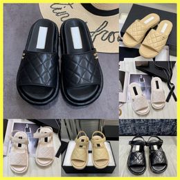 Sandali da donna trapuntati Sandali firmati estivi Scarpe con plateau Sandali con tacco basso Sandali con fibbia Slip on cinturino alla caviglia Scarpe da spiaggia Infradito Moda Lusso Elegante Semplice