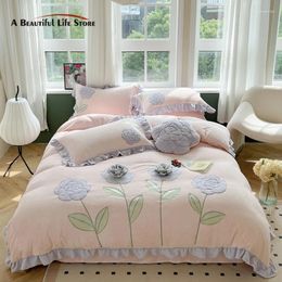 Bedding Sets Stereoscopic Camellia Flowers Applique Embroidery Ruffles Set Velvet Fleece Warm Duvet Cover Bed Sheet Pillowcase