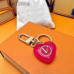 Designer Keychain Luxury Bag Charm Heart Shaped Key Chain Fashion Love Pendants Gold Keyring Car Ornament Keychains 2308048z 01UD