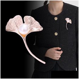 Pins Brooches Fashion European American Literary Ginkgo Leaf Brooch Mens Pearl Womens Personality Temperament Flower Accessories Drop Otgdj