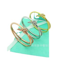 Fashion Seiko knot series bracelet female V-gold material Gu Ailing same simple and generous twist rope 0SUO
