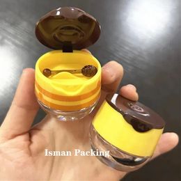 Storage Bottles 50Pcs Yellow Kids Honey Shape Lip Scrub Jar Cute Refillable Lipstick Gloss Container Cosmetic Sample Packaging With Stick 8g