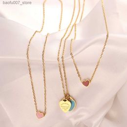 Pendant Necklaces Romantic stainless steel heart-shaped pendant necklace womens blue pink double heart-shaped chain necklace womens jewelry necklace giftQ240330