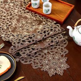Table Runner European Style Brown Cloth Handmade Hollow Dining Hall Luxury Piano Cover Hotel Villa Gorgeous Weding Decoration yq240330