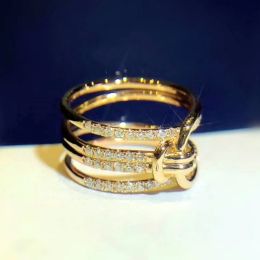 Accessori per colori dell'anello di dito del design creativo Caoshi per donne splendide gioielli zirconia cubici abbaglianti per l'anniversario