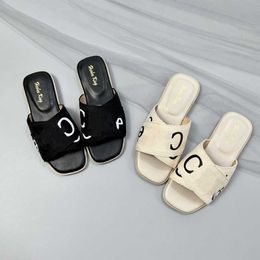 Designer Chlee Slippers Kids Girls Wearing New Casual Sandals with Soft Soles for Parent Child Non slip Beach Shoes