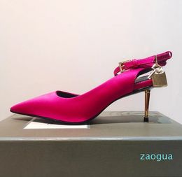 Designer di lusso 2024 6Summer Rose Red cinturino alla caviglia abito a punta scarpe formali