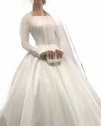 elegant Princ Ball Gown Wedding Dr Square Collar Luxury Satin Simple Vintage Lg Sleeve Bride Gowns with Tulle Veils q254#
