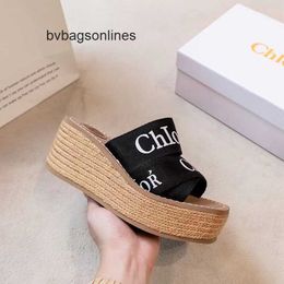 Designer Chlee Slippers 2024 Summer New Cross Letter Printed Thick Sole with Elevated Woven Bag and Hemp Rope Beach Sandals for Women PFPH