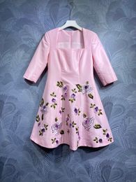 European and American designers fashion short skirts, round necks, heavy-duty positioning, embroidered sequins, A-line dresses