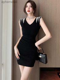 Basic Casual Dresses Black Sleeveless V-Neck Chic Taseel Midi Dress Women Summer Elegant Bodycon Hip Wrap 2024 Korean Vintage Hepburn Vestidos yq240330