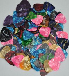 Lots of 100 pcs Thin 046mm Printed guitar picks Plectrums Celluloid Assorted Colors3208574