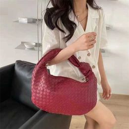 2024 Dumpling Portafoglio portatile designer Cestini intrecciati Panini Borse in pelle Chaoda Cloud Knotted Verdura lussi designer donna borsa bordeaux-rosso