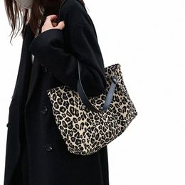 2024 New Fi Tote Bags Shop and Travel Canvas Bags New Women Popular Handbags Large Capacity Leopard Shoulder Bags f0uc#