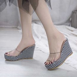 Slippers Fashion Women Plaid Cloth Wear-resistant Square Head Wedge Heels Thick Bottom Waterproof Platform Sandals Slides H240328