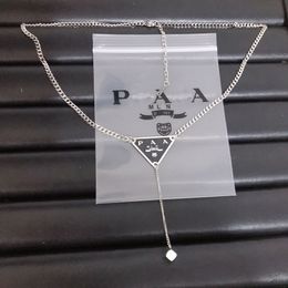 Collana placcata in argento stile retrò classico Designer di marca Primavera Nuova catena lunga Collana con lettere a goccia di alta qualità Boutique regalo di compleanno