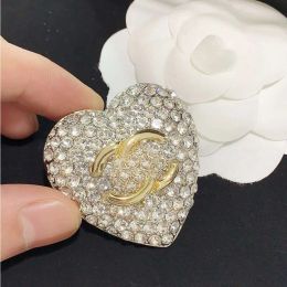 Brooches Designer Brooch Letter Love Brooch Full Diamond Flash Advanced Version Temperament Light Luxury Temperament Classic Fashion Versat